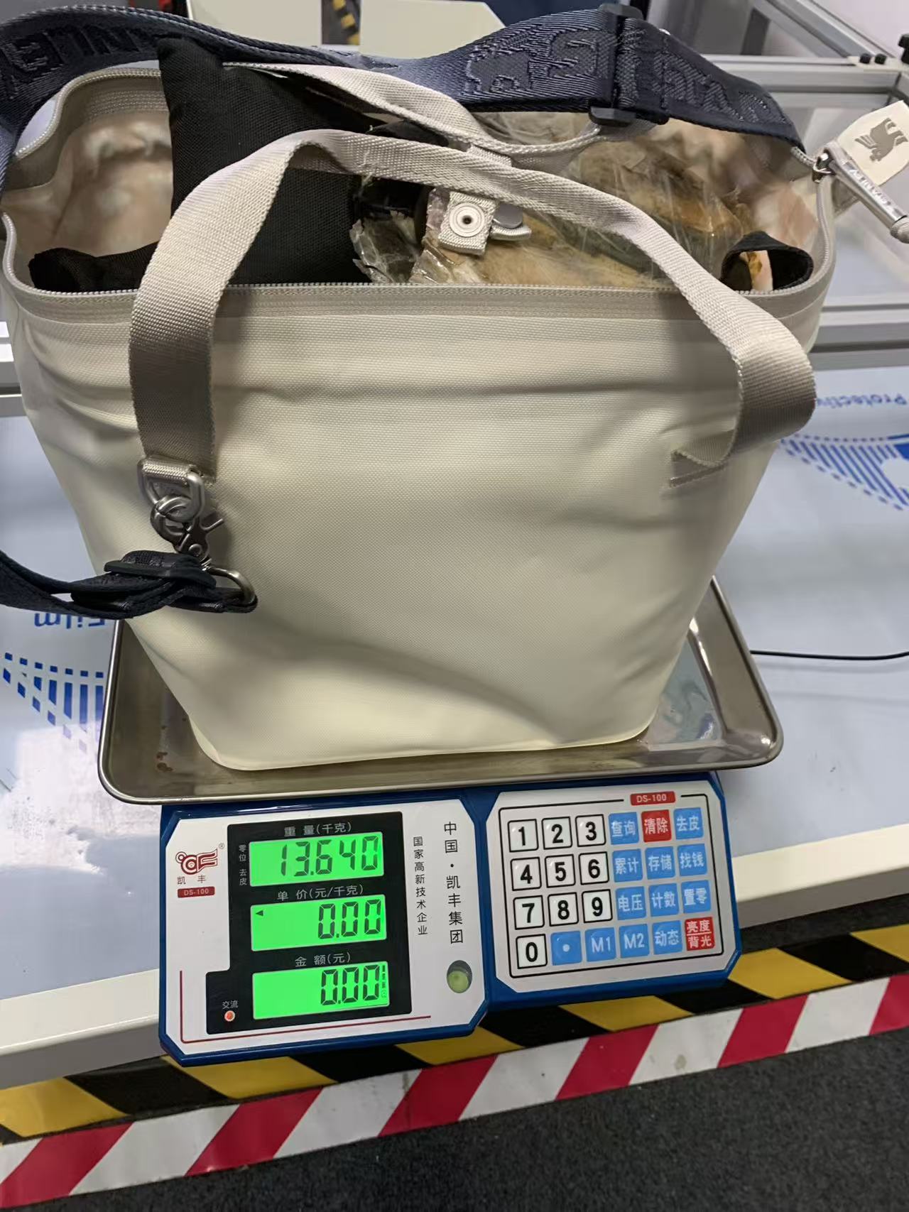 Fill the thermal insulation packaging with heavy materials up to the rated weight Fill the thermal insulation packaging with heavy materials up to the rated weight